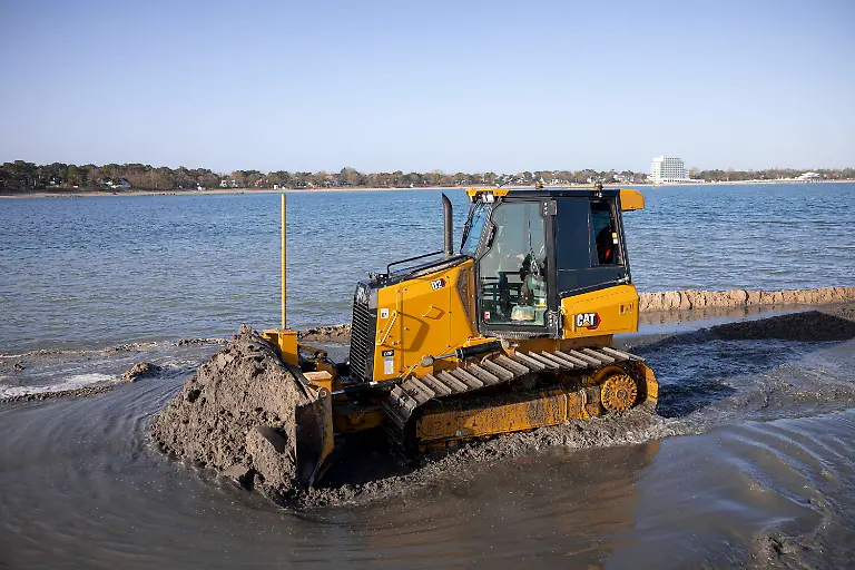 Rueckbauarbeiten-am-Niendorfer-Strand-Buckelwal-strandet-vor-Niendorfer-Hafeneinfahrt-Timmendorfer-Strand-27-03