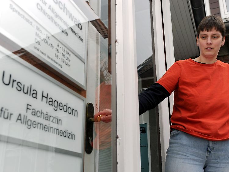 Die junge Allgemeinmedizinerin Ursula Hagedorn hat ihre Praxis im schleswig-holsteinischen Niebüll.