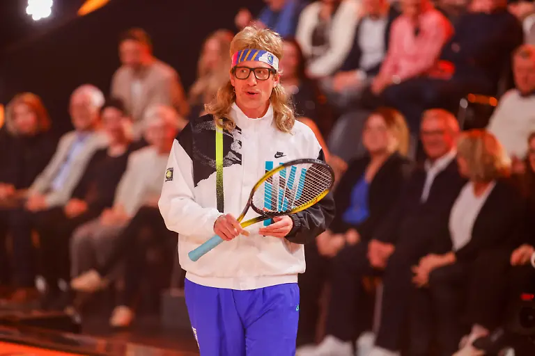 Moderator-Daniel-Hartwich-steht-in-der-RTL-Tanzshow-Let-s-Dance-im-Coloneum-auf-der-Buehne