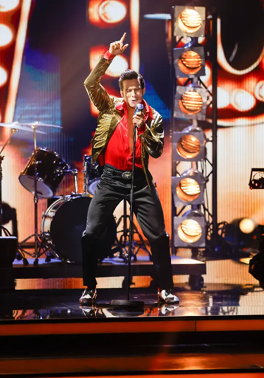 Sportler-Joel-Mattli-tanzt-in-der-RTL-Tanzshow-Let-s-Dance-im-Coloneum-auf-der-Buehne