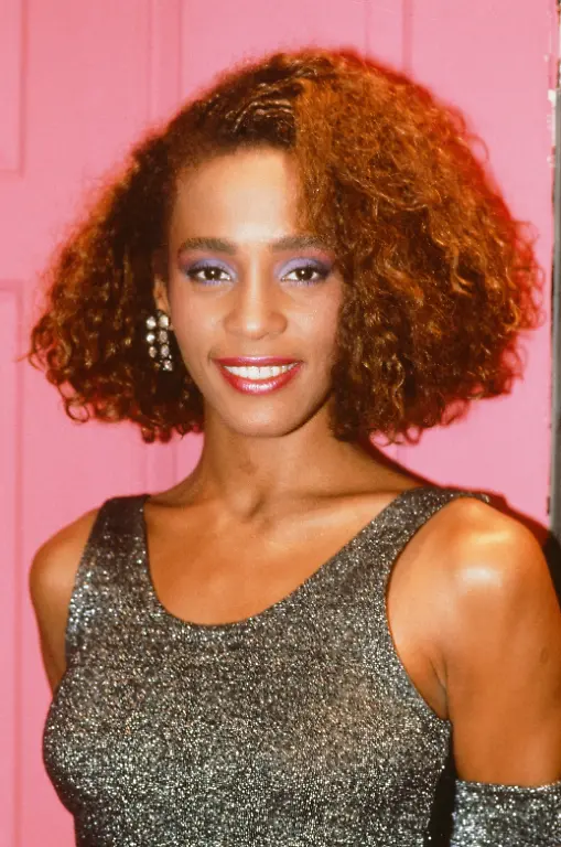 Whitney-Houston-pictured-in-London-as-she-topped-the-British-charts-on-10th-December-1985