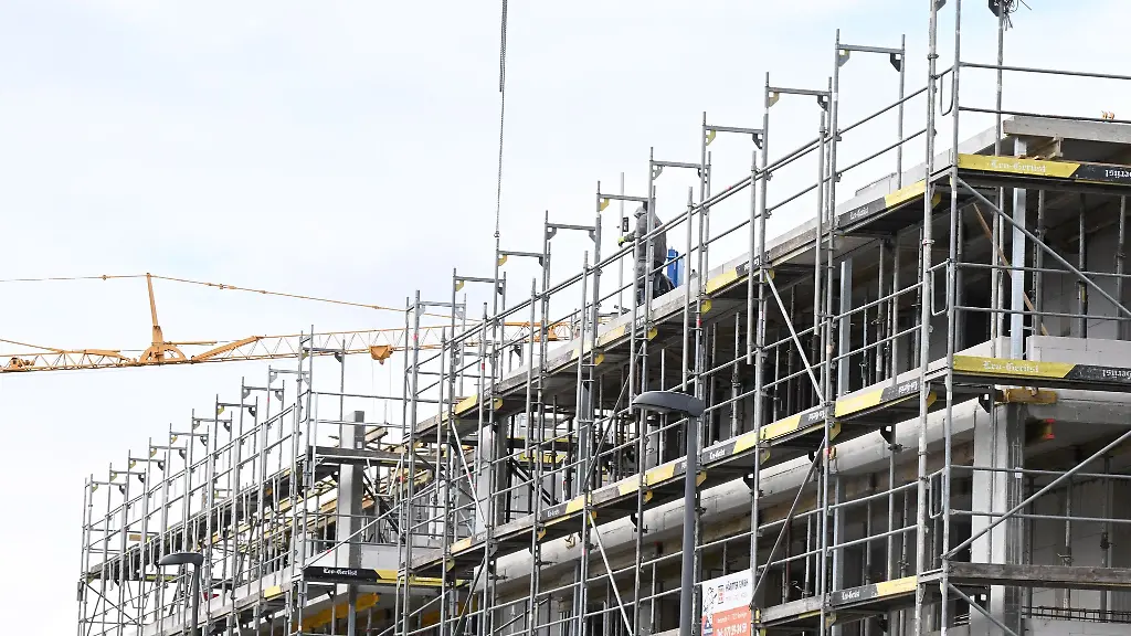 Die-Wirtschaftsleistung-im-Baugewerbe-Nordrhein-Westfalens-ist-im-vergangenen-Jahr-preisbereinigt-gesunken-und-zwar-um-2-0-Prozent-Insgesamt-legte-das-Bruttoinlandsprodukt-in-NRW-aber-um-0-3-Prozent-zu-wie-das-Statistische-Landesamt-berichtete