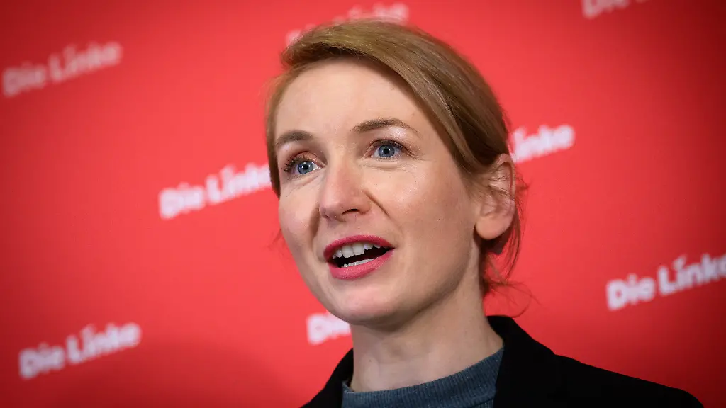 Ines-Schwerdtner-Bundesvorsitzende-der-Partei-Die-Linke-aeussert-sich-bei-einer-Pressekonferenz-im-Karl-Liebknecht-Haus-zum-Ausgang-der-Landtagswahl-in-Rheinland-Pfalz