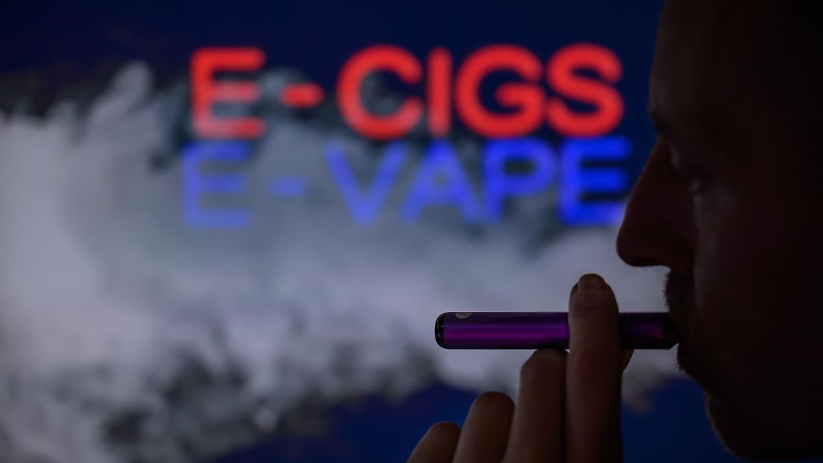 Vapen ist nicht harmlos: Forscher sehen Krebsgefahr durch E-Zigaretten