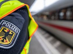 Bayern: Steine auf ICE-Gleisen – Polizei sucht flüchtige Jugendliche