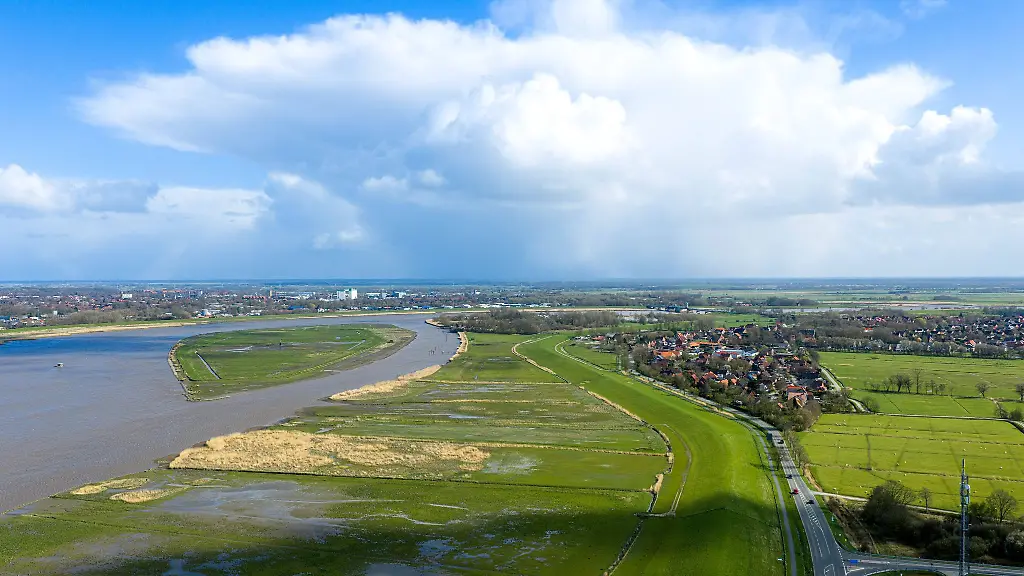 Wolken-zogen-vor-wenigen-Tagen-ueber-die-Ems-Sonnig-war-es-dennoch