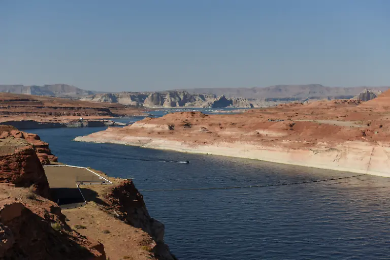 2020-10-05T130103Z-1630473198-RC2DCJ90OH5M-RTRMADP-3-CLIMATE-CHANGE-USA-NAVAJO