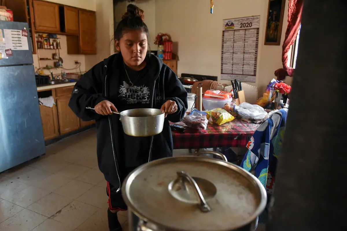 2020-10-05T130121Z-1304292811-RC2DCJ931XAR-RTRMADP-3-CLIMATE-CHANGE-USA-NAVAJO