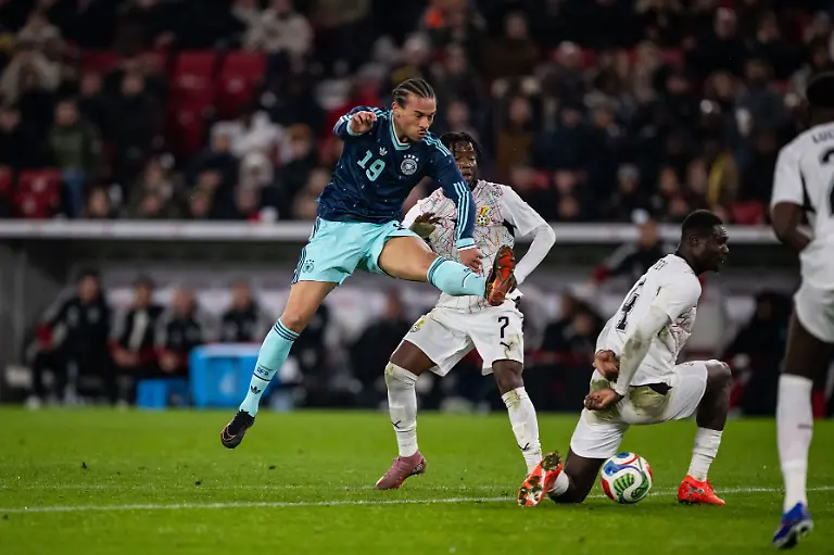 Leroy-Sane-of-Germany-in-action-GES-Fussball-Freundschaftsspiel-Deutschland-Ghana-30-03