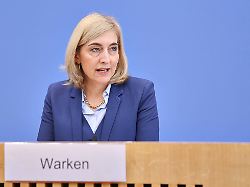 Gemischtes Echo auf Vorschläge: Warken zu Krankenkassenreform: 