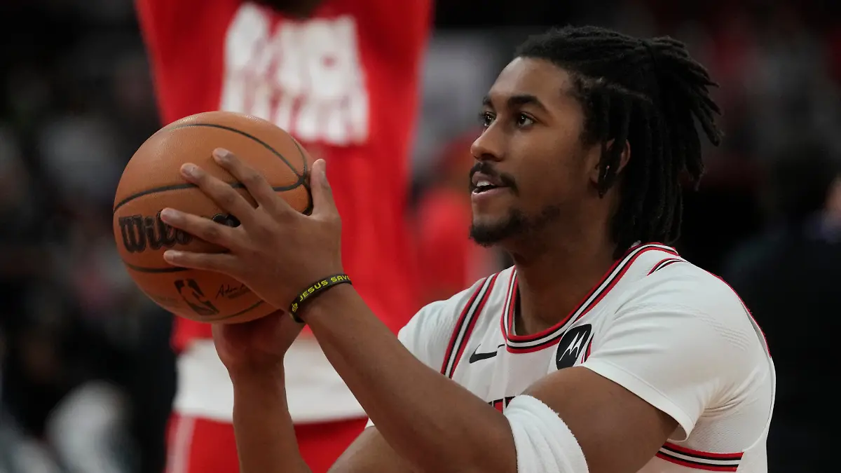 FILE-Chicago-Bulls-guard-Jaden-Ivey-warms-up-before-an-NBA-basketball-game-against-the-Toronto-Raptors-Thursday-Feb-19-2026-in-Chicago