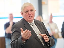 Nordrhein-Westfalen: Laumann lobt Sparvorschläge für Gesundheitsreform