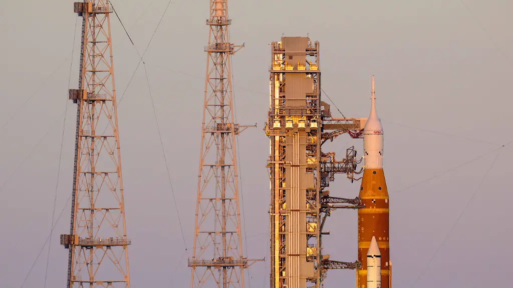 March-29-2026-Kennedy-Space-Center-Fl-United-States-of-America-The-NASA-Artemis-II-Space-Launch-System-rocket-with-the-Orion-spacecraft-is-secured-to-the-mobile-launcher-on-Launch-Pad-39B-at-twilight-at-the-Kennedy-Space-Center-March-27-2026-in-Cape-Canaveral-Florida-The-Artemis-II-test-flight-will-launch-in-April-with-Commander-Reid-Wiseman-Pilot-Victor-Glover-astronaut-Christina-Koch-and-Canadian-astronaut-Jeremy-Hansen