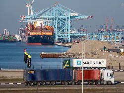 Wachstumsprognose halbiert: Experten fürchten Konjunktureinbruch durch Iran-Krieg