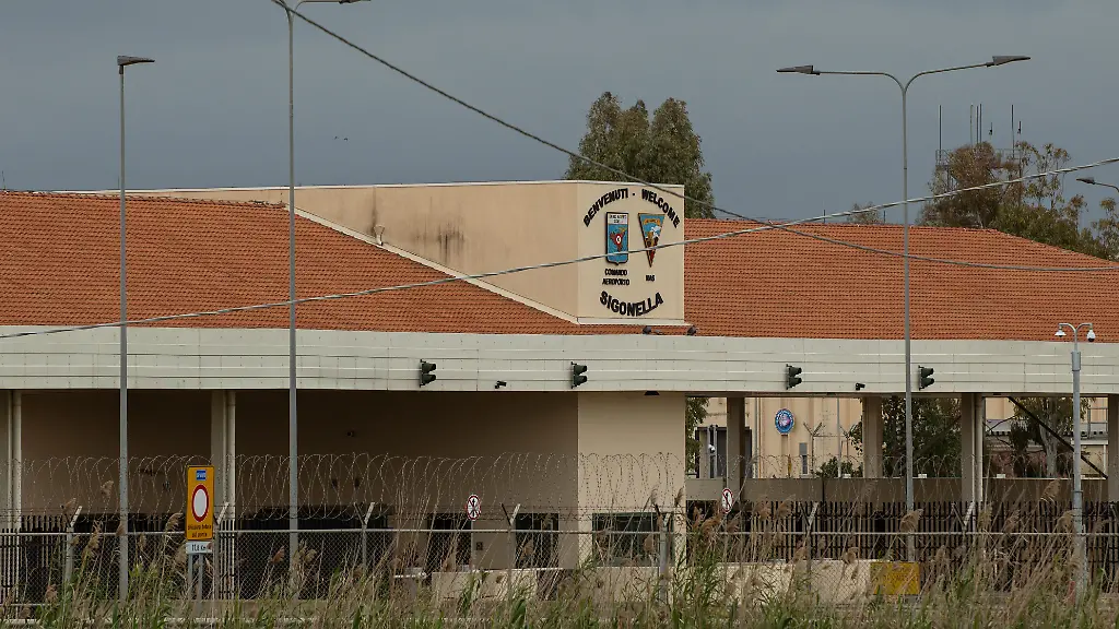 SICILY-ITALY-MARCH-15-A-view-of-the-Sigonella-Naval-Air-Station-as-civil-associations-unions-peace-activists-and-members-of-No-MUOS-Mobile-User-Objective-System-movement-gather-in-front-of-the-U-S-Naval-air-base-to-protest-against-US-and-IsraelAeos-attacks-to-Gaza-Iran-and-the-Middle-East-on-March-15-2026-in-Sicily-Italy