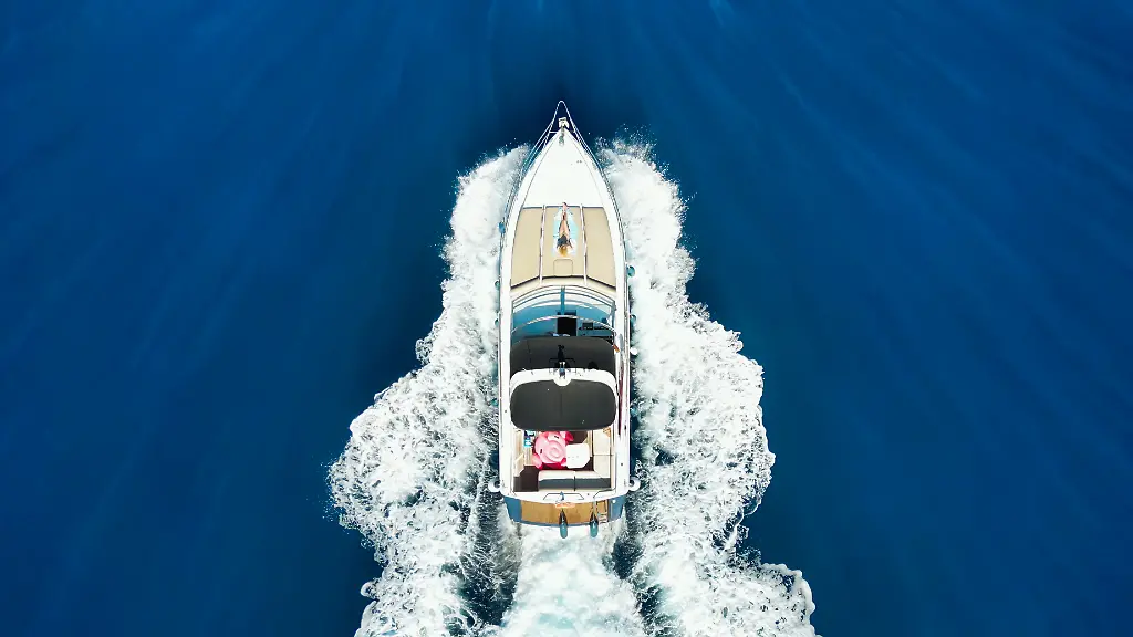 Ein-Sportbootfuehrerschein-ermoeglicht-Zugang-zu-einer-ganz-neuen-Welt-zu-Wasser