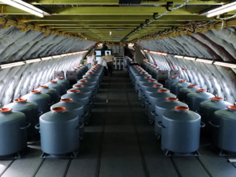 Passagiere-waren-beim-Testflug-nicht-zugelassen-Der-Prototyp-war-mit-Wasserbehaeltern-vollgestellt