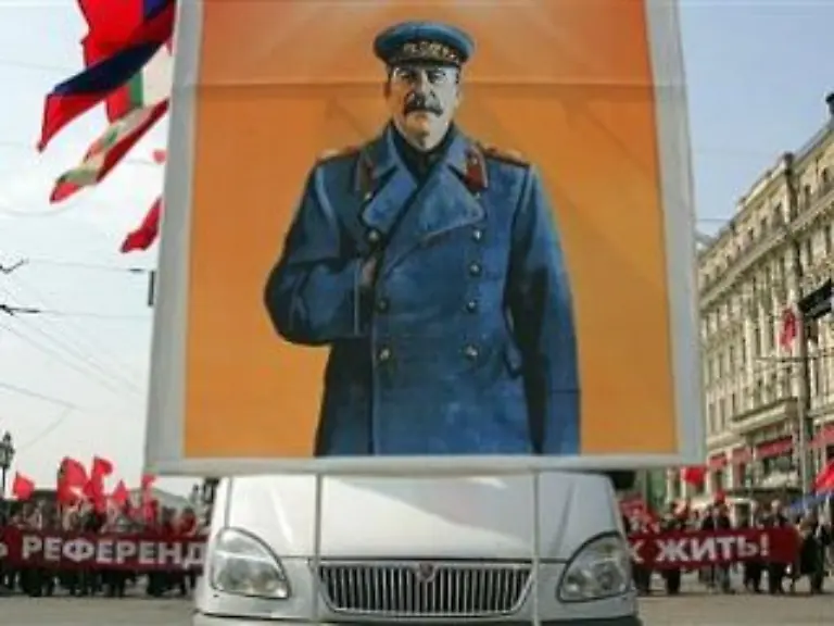 Auch-Stalin-der-Staatschef-von-1945-wird-in-Russland-zum-Jahrestag-wieder-populaer