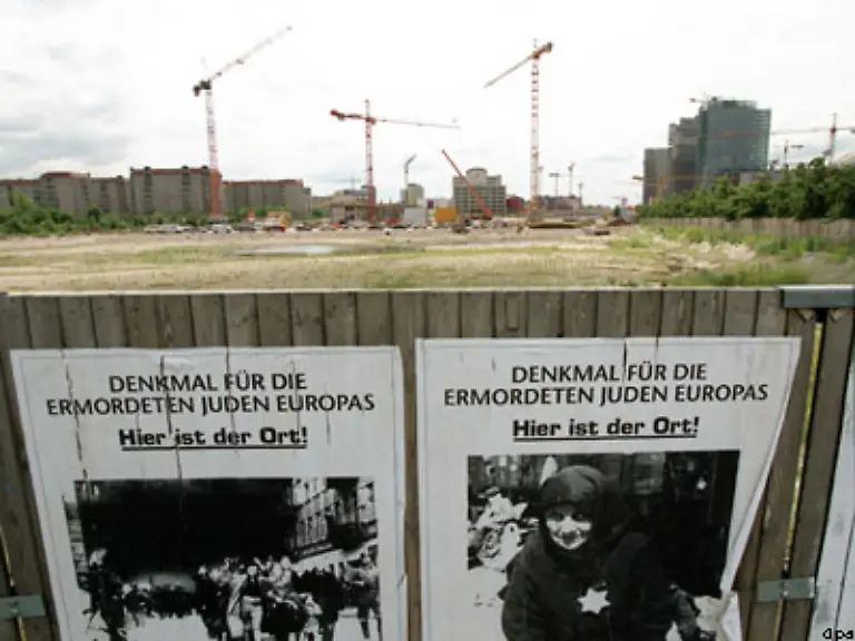 Doch-man-bleibt-bei-der-Entscheidung-den-ermordeten-Juden-Europas-ein-eigenes-Mahnmal-zu-errichten