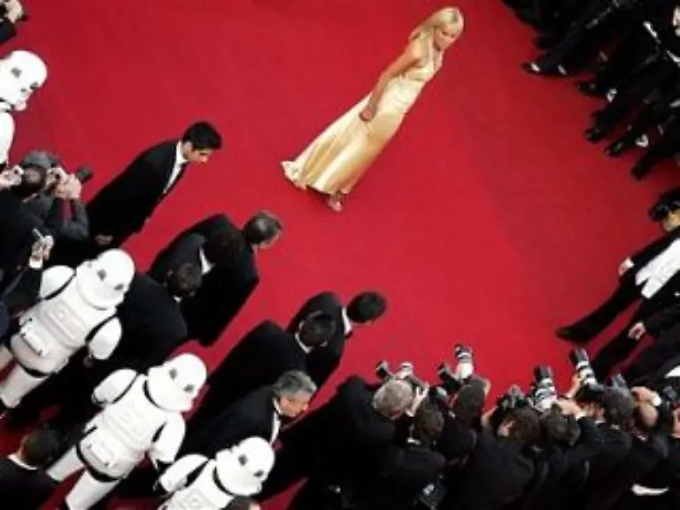 15-04-1982-Die-Aufnahmen-fuer-Die-Rueckkehr-der-Jedi-Ritter-in-Yuma-Arizona-beginnen-unter-einem-Decknamen-Trotzdem-gelingt-es-Medien-und-Fans-das-Geheimnis-zu-lueften-was-dazu-fuehrt-dass-zusaetzliche-Sicherheitsmassnahmen-eingefuehrt-werden-muessen
