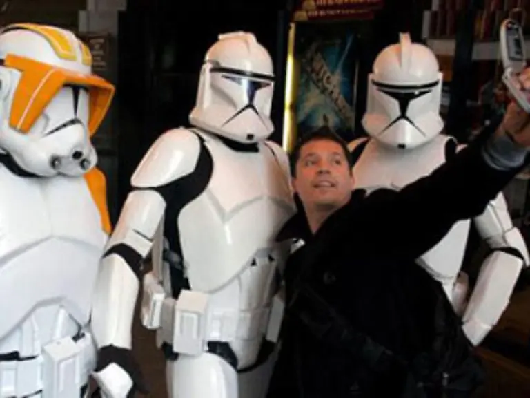 Ende-1998-wird-ein-neuer-Star-Wars-Virus-entfacht-Sechs-Monate-vor-dem-Start-der-Episode-I-Die-Dunkle-Bedrohung-werden-die-Fans-heiss-gemacht