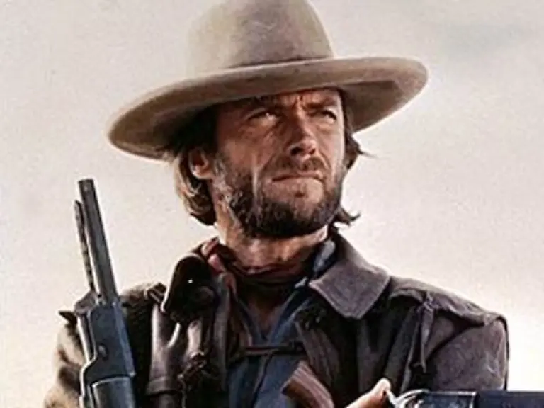 Clint-Eastwood-spielte-in-der-Dollar-Trilogie-spaeter-folgten-dann-noch-Fuer-ein-paar-Dollar-mehr-und-Zwei-glorreiche-Halunken-einen-ungepflegten-zynischen-aber-grundsaetzlich-aufrechten-Westernhelden-der-ueber-Nacht-im-Zentrum-eines-neuen-Genres-stand