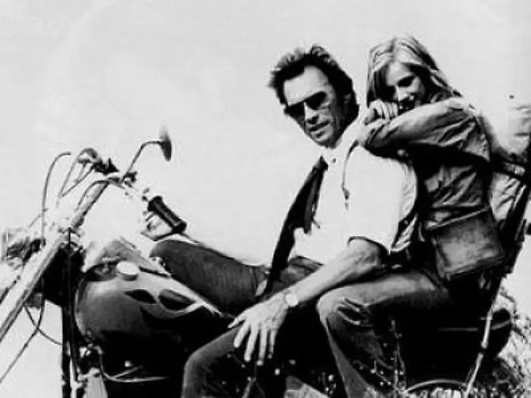 Seit-ihrem-ersten-gemeinsamen-Film-1977-Der-Mann-der-niemals-aufgibt-lebte-Clint-Eastwood-mit-der-Schauspielerin-und-Regisseurin-Sondra-Locke-zusammen-die-danach-auch-haeufig-seine-Filmpartnerin-war