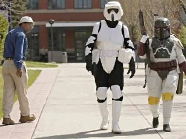 San-Francisco-war-eine-von-zehn-US-Staedten-wo-Star-Wars-Fans-bereits-eine-Woche-vor-dem-Kinostart-am-19-Mai-Die-Rache-der-Sith-sehen-konnten