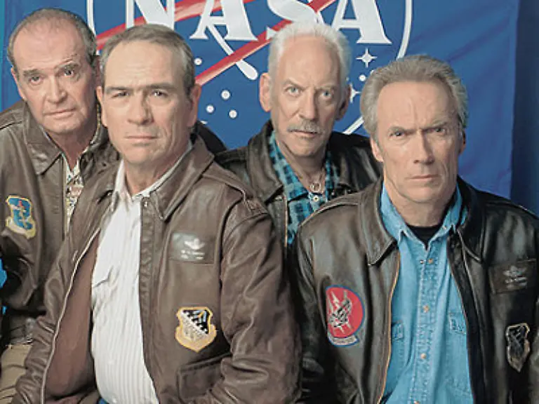 In-Space-Cowboys-ist-Clint-Eastwood-69-Jahre-alt-und-an-der-Seite-von-Tommy-Lee-Jones-James-Garner-und-Donald-Sutherland-auf-dem-Weg-ins-All