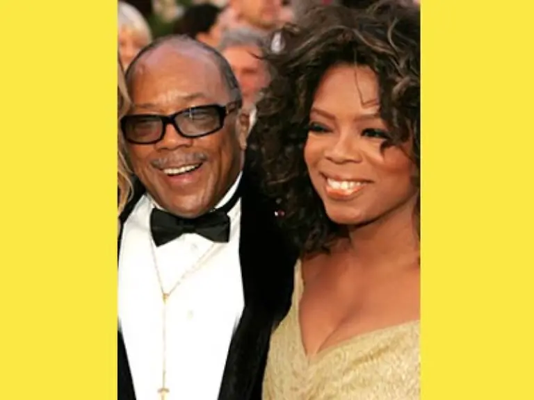 Auch-Maenner-zeigen-sich-gerne-an-ihrer-Seite-So-wie-Musiker-und-Produzentenlegende-Quincy-Jones