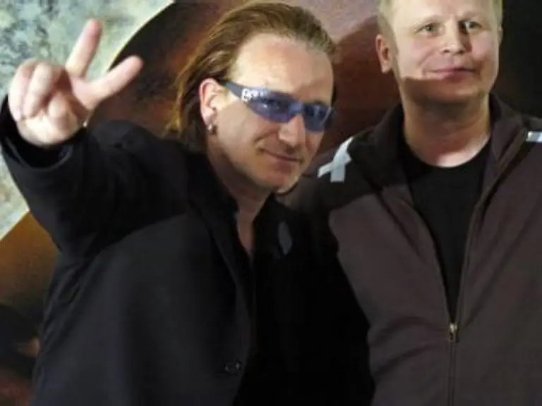 naja-jedenfalls-kann-er-mit-der-Siegessaeule-im-Hintergrund-seinen-Kumpel-und-Gutmensch-Kollegen-Bono-gruessen