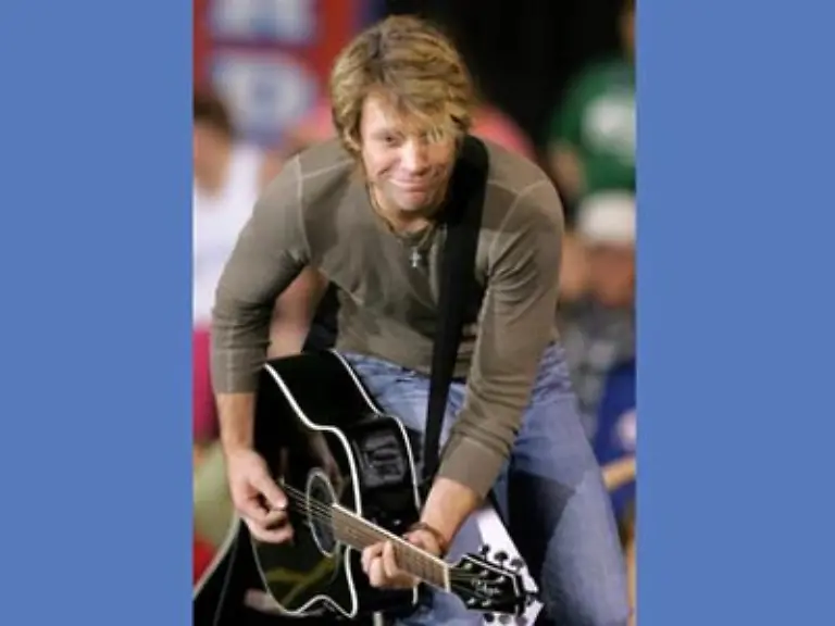 und-Bon-Jovi-quaelt-die-Gitarre-in-Philadelphia