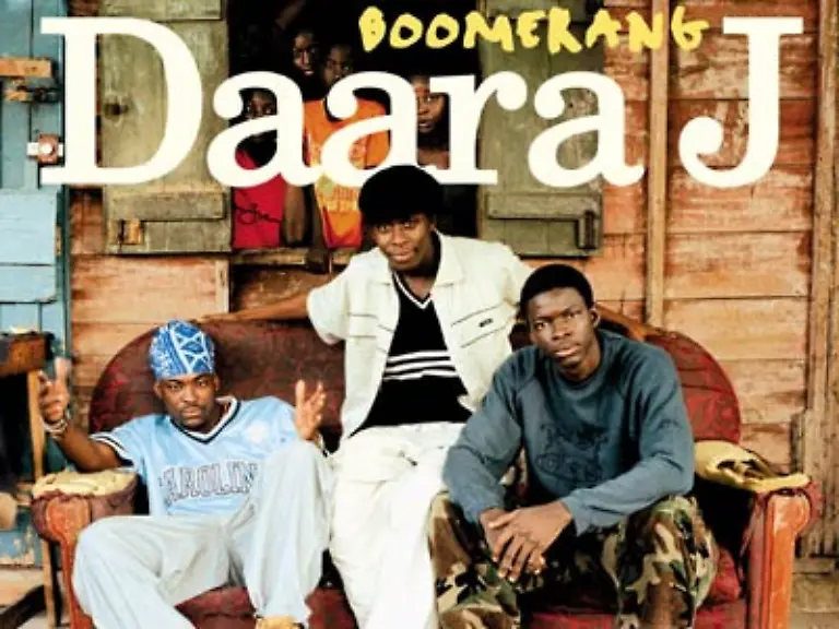 Aus-Afrika-Daara-J-spielen-in-Cornwall