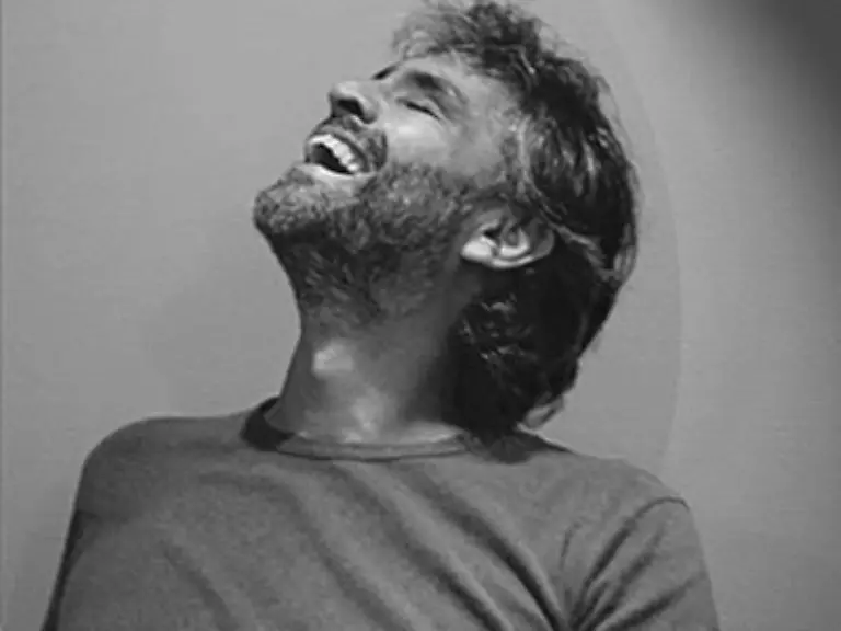 und-Andrea-Bocelli-schmettert-eine-Arie-in-der-Stadt-der-Liebe