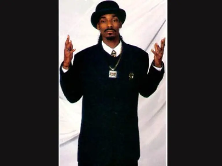 und-Skandal-Rapper-Snoop-Dogg-der-extra-verpflichtet-wurde-um-die-Gangsta-Fraktion-zu-vertreten