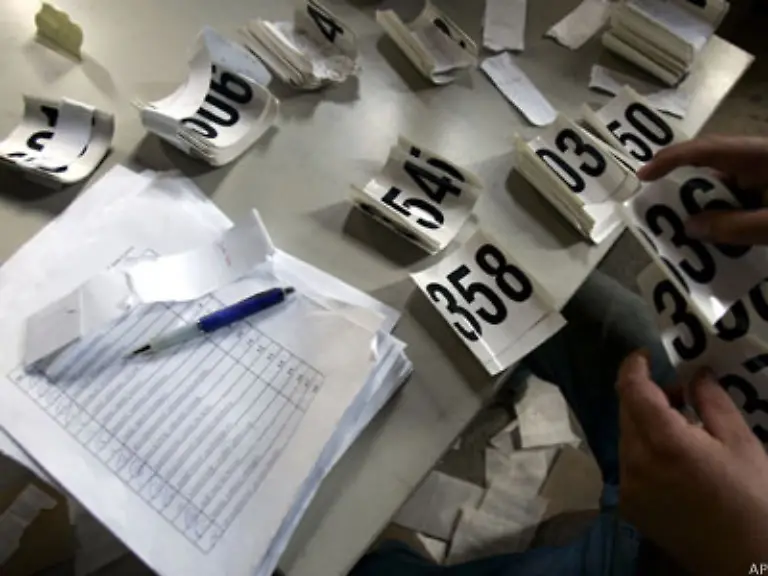 Die-Opfer-wurden-nach-ihrer-Ermordung-von-Baggern-in-die-Graeber-geschaufelt-und-dabei-in-Einzelteile-zerrissen