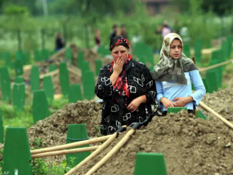 Viele-Frauen-wissen-bis-heute-nicht-wo-ihre-Soehne-Maenner-und-Vaeter-begraben-liegen