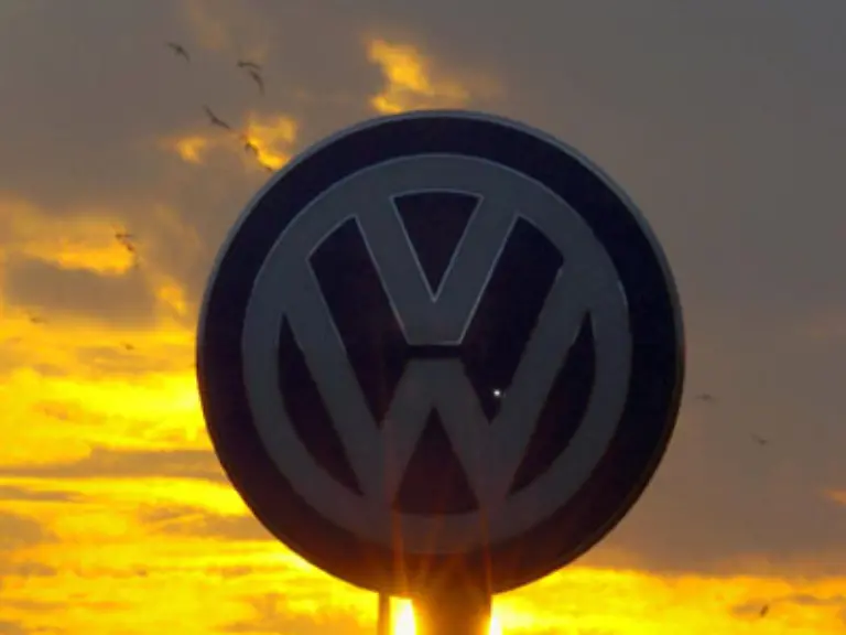 Am-28-Juni-zeigt-VW-Schuster-und-einen-seiner-engen-Mitarbeiter-Klaus-Joachim-Gebauer-bei-der-Staatsanwaltschaft-Braunschweig-an