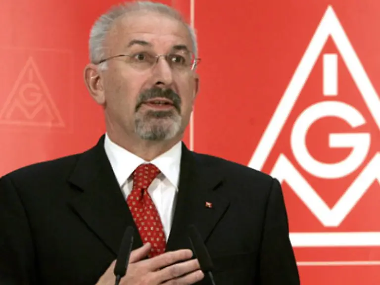 Zwischen-IG-Metall-Chef-Juergen-Peters-und-Niedersachsens-Ministerpraesident-Christian-Wulff-entbrennt-ein-politischer-Streit-um-das-System-der-Mitbestimmung-in-deutschen-Unternehmen-Beide-sitzen-im-VW-Aufsichtsrat