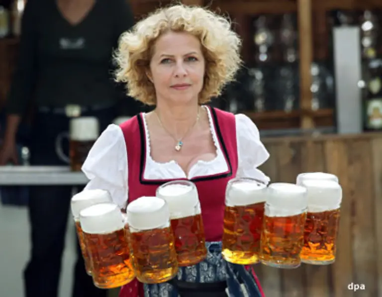 Merkwuerdig-geregelt-ist-allerdings-dass-der-Steuersatz-davon-abhaengt-wo-Sie-etwas-trinken-bzw-essen-In-der-Gaststaette
