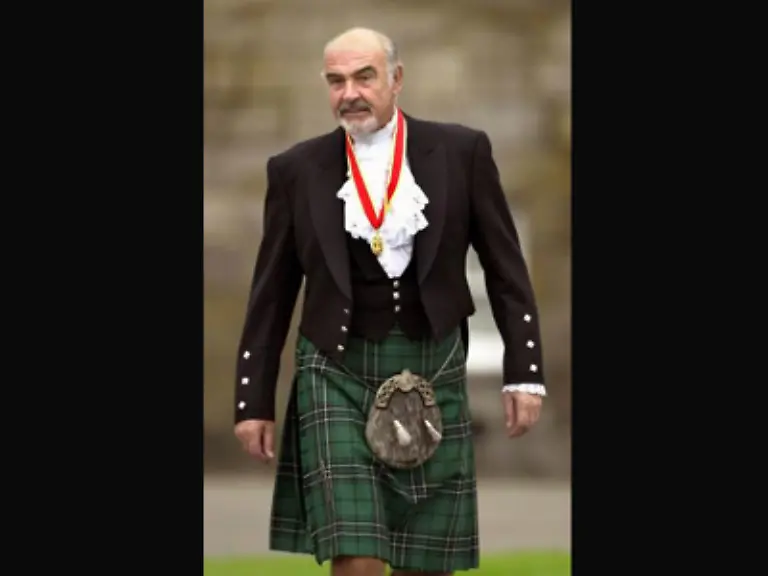 Denn-auch-eigentuemliche-und-seltsame-Charaktere-liegen-dem-Mann-der-2000-von-der-Queen-zum-Ritter-geschlagen-wurde