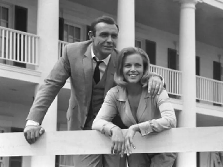 Nebenbei-rettete-er-im-Namen-Ihrer-Majestaet-die-Welt-vor-dem-einen-oder-anderen-Boesewicht-oder-Atomkrieg