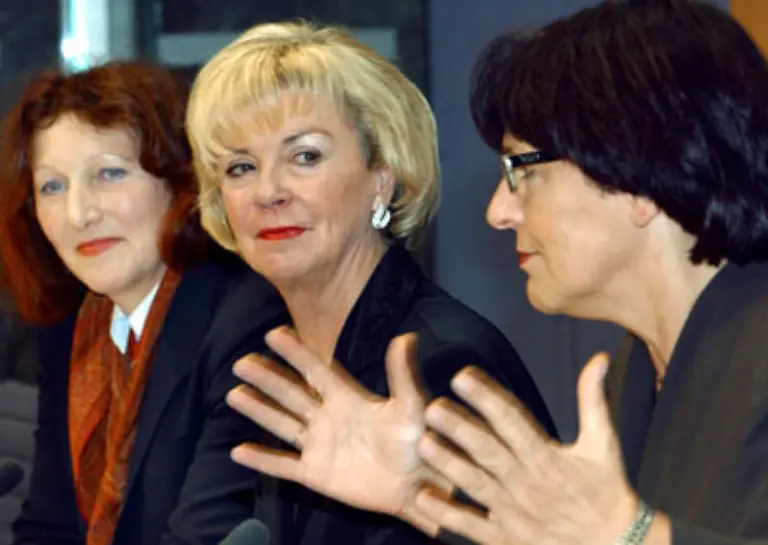 An-Liz-Mohn-kommt-bei-Bertelsmann-niemand-vorbei-Richtig-los-legte-die-ehemalige-Telefonistin-des-Buchclubs-erst-mit-62-Jahren-als-sie-von-ihrem-Mann-Reinhard-2003-zur-Sprecherin-der-Familie-in-der-Bertelsmann-Verwaltungsgesellschaft-gekuert-wurde-Die-Gesellschaft-kontrolliert-75-Prozent-der-Stimmen-im-Konzern