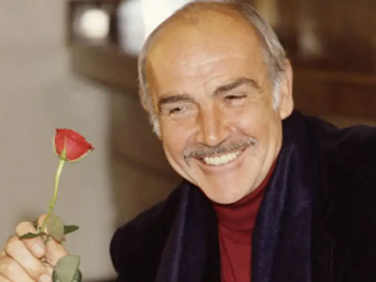 Ian-Fleming-jedoch-musste-einsehen-dass-er-mit-dem-Mann-der-noch-heute-zu-den-erotischsten-Maennern-der-Welt-gewaehlt-wird-ein-gutes-Haendchen-bewiesen-hatte