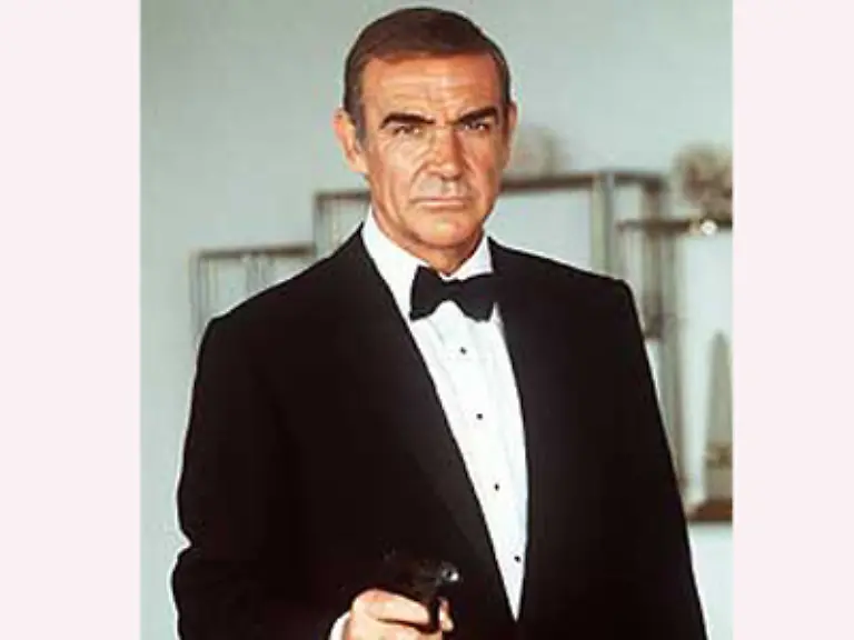 Frauen-fielen-und-fallen-noch-immer-in-Ohnmacht-wenn-sie-an-Connerys-maennliche-Brustbehaarung-denken-und-die-Art-wie-er-seine-Martinis-zu-schuetteln-pflegte