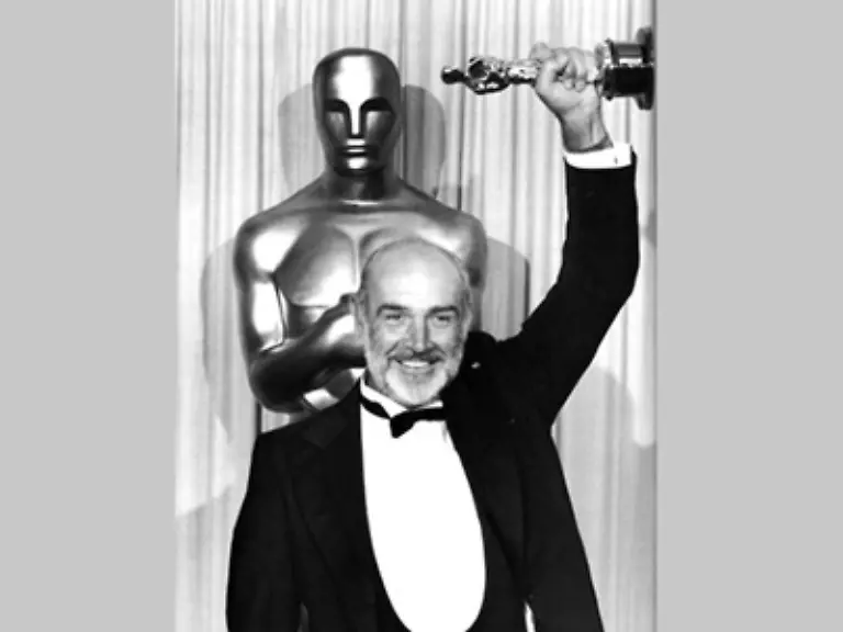 1988-erhielt-er-einen-Oscar-als-bester-Nebendarsteller-fuer-die-Verkoerperung-des-irischen-Cops-Jim-Malone