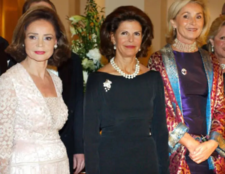 Brigitte-von-Boch-Galhau-rechts-ist-die-deutsche-Martha-Stewart-Als-Ehefrau-des-Konzernchefs-von-Villeroy-Boch-machte-sie-ihren-Namen-und-ihren-Stil-zur-Marke-Heute-ist-sie-erfolgreiche-Verlegerin-Versandhaendlerin-Hotelbesitzerin-und-Buchautorin