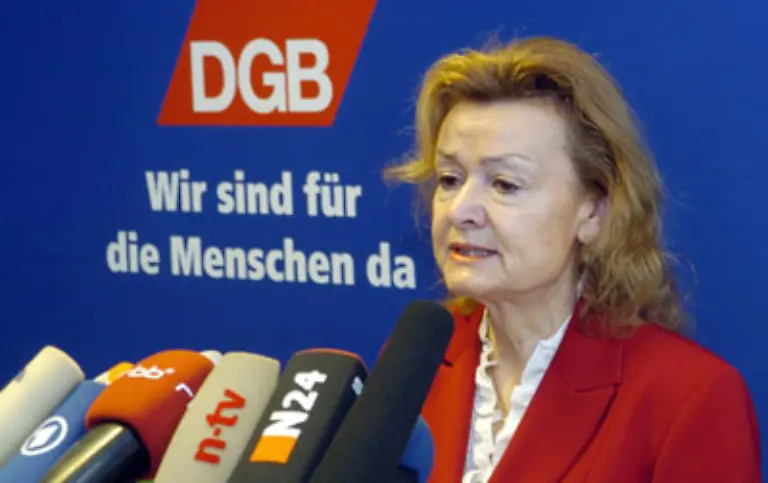 Die-Bunte-hat-Ursula-Engelen-Kefer-einmal-als-eine-der-50-maechtigsten-Frauen-Deutschlands-bezeichnet-Eigentlich-wollte-sie-in-die-Wissenschaft-Karriere-gemacht-hat-sie-mit-Arbeitsmarktpolitik-beim-DGB-Ihr-Regiment-verschaffte-ihr-den-Namen-Mrs-Njet