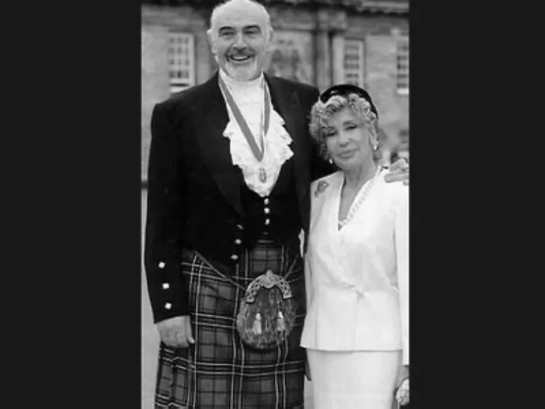 und-man-hoert-nichts-aber-auch-gar-nichts-von-Skandalen-in-dieser-Ehe