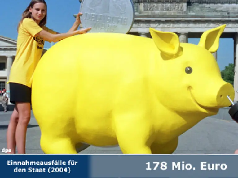 Dem-Rotstift-zum-Opfer-fallen-koennte-dagegen-die-bereits-zu-D-Mark-Zeiten-eingefuehrte-Arbeitnehmersparzulage-Sie-dient-bislang-der-Foerderung-der-Vermoegensbildung-bei-Arbeitnehmern